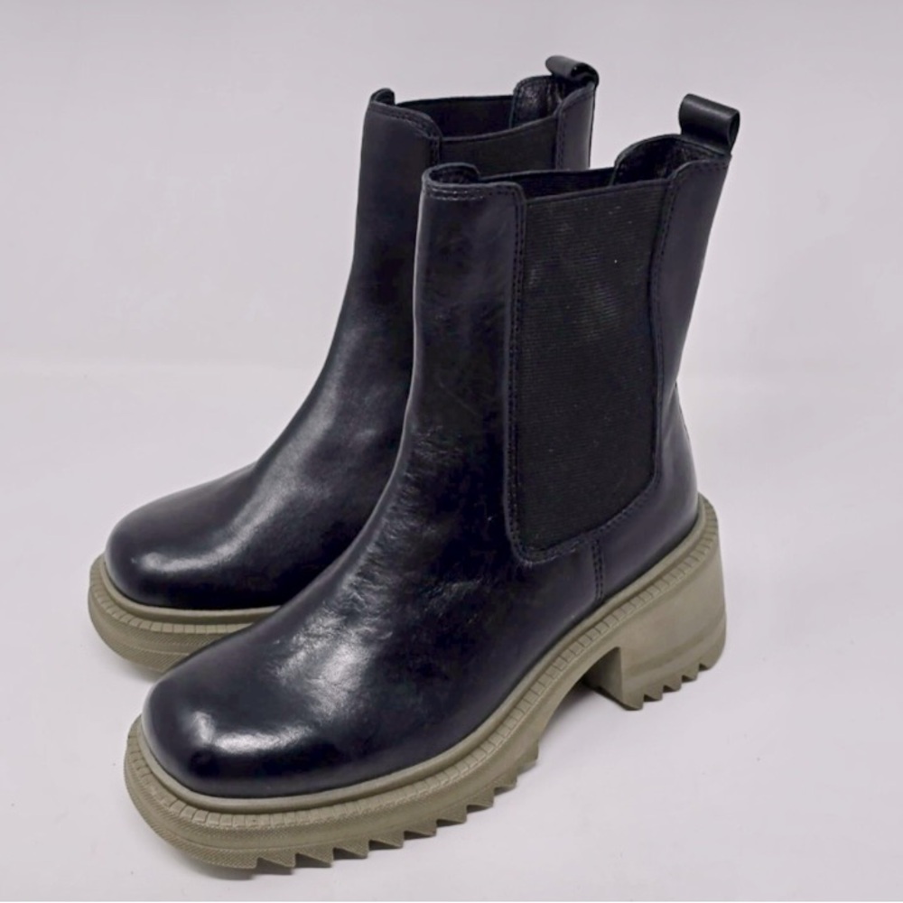 Vince Camuto Booties NWOT